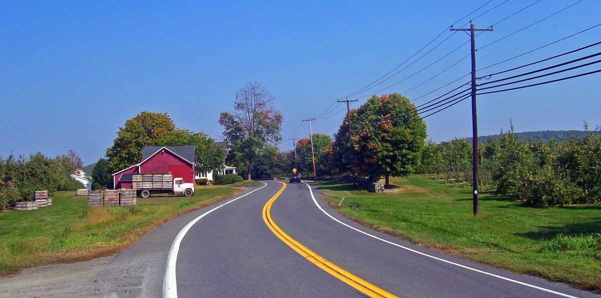 Red Hook, NY - File:US 44-NY 55 in orchards.jpg - Wikimedia Commons
